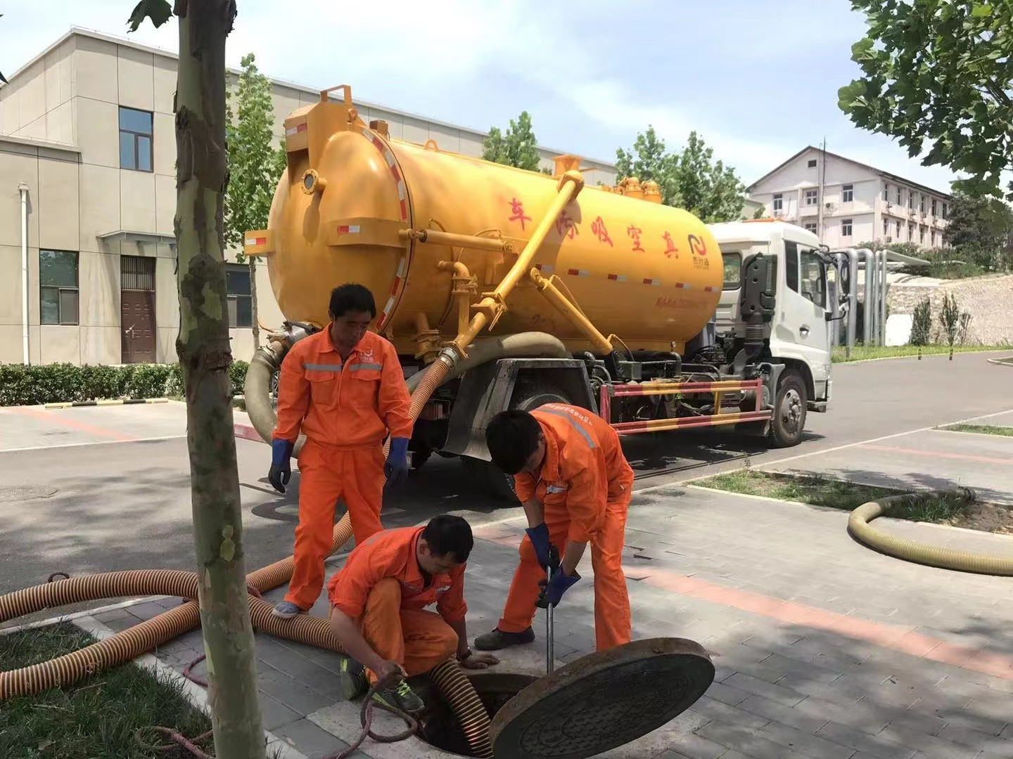 噶尔化粪池清理与5-8吨吸粪车施工效率分析